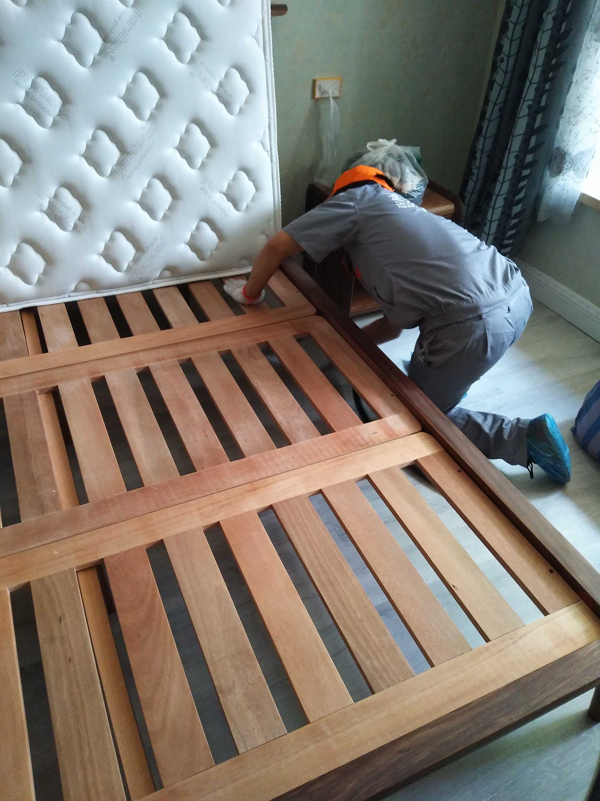 床底下重點施工 床底下重點施工