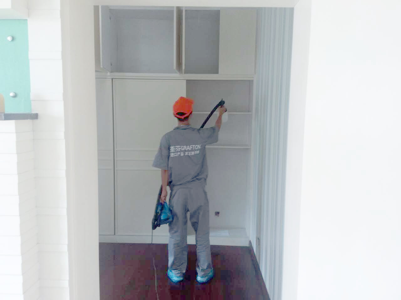 衣柜噴涂重點施工中 衣柜噴涂重點施工中