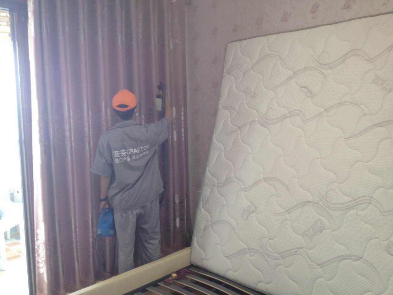 臥室窗簾、床墊全方位施工
