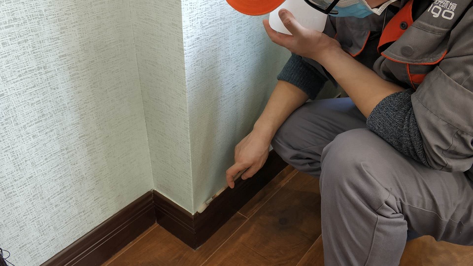 墻面過(guò)道踢腳線刷子精細(xì)化施工 墻面過(guò)道踢腳線刷子精細(xì)化施工