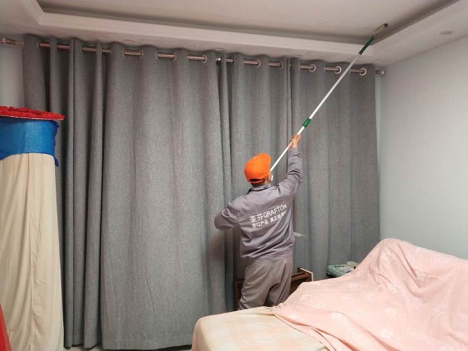 客餐廳頂面滾筒全方位噴涂施工治理甲醛 客餐廳頂面滾筒全方位噴涂施工治理甲醛
