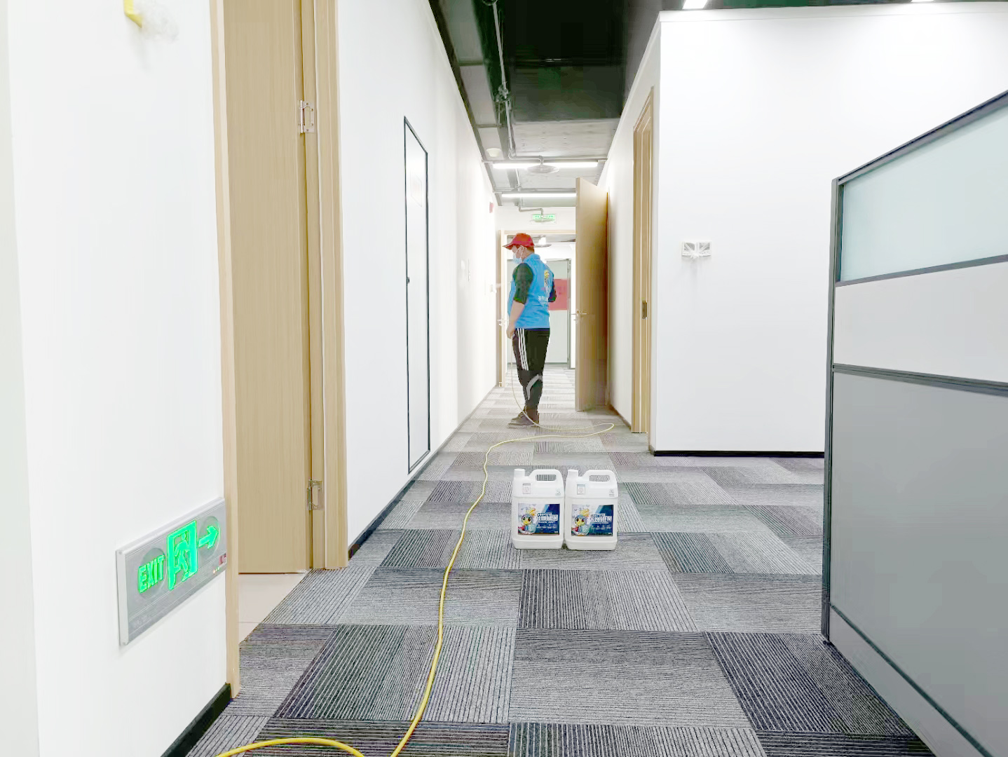 財(cái)險(xiǎn)公司過(guò)道墻面噴槍施工治理甲醛 財(cái)險(xiǎn)公司過(guò)道墻面噴槍施工治理甲醛