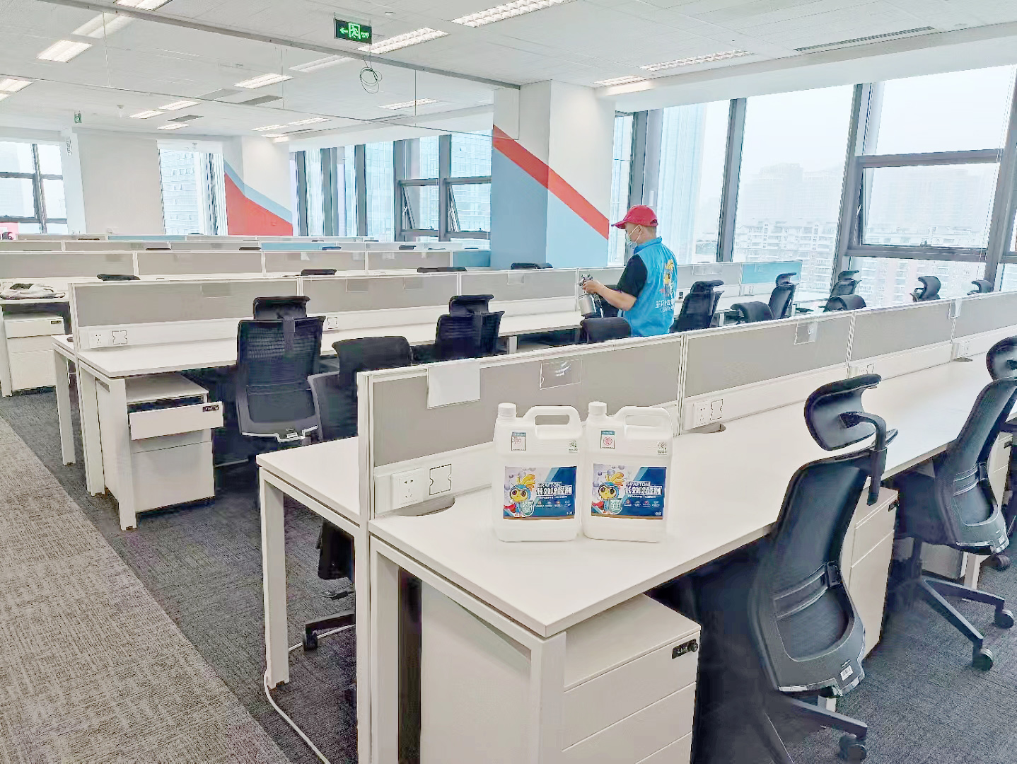 辦公桌椅全方位噴涂施工 辦公桌椅全方位噴涂施工