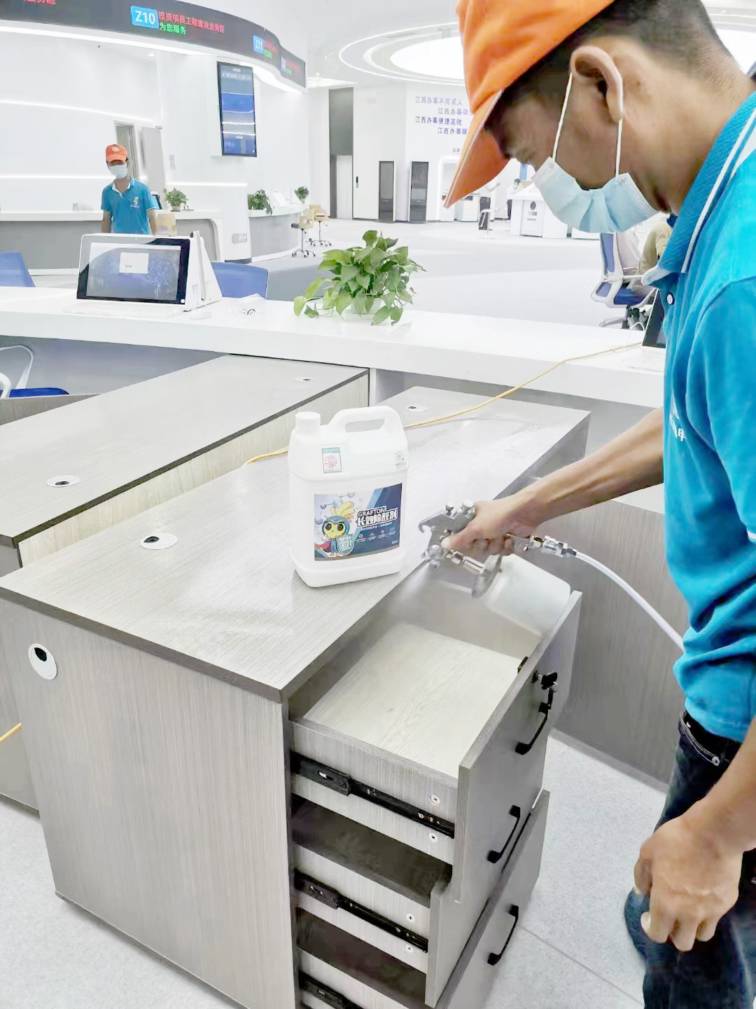 辦公桌椅噴槍全方位施工治理噴涂 辦公桌椅噴槍全方位施工治理噴涂