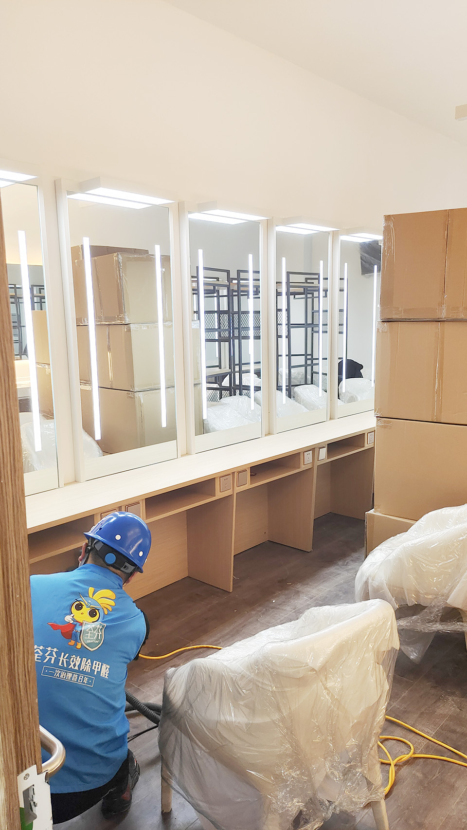 絲路歡樂世界一層化妝間噴涂施工 絲路歡樂世界一層化妝間噴涂施工