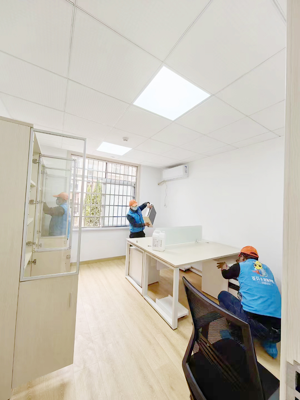 銀行辦公室桌椅全方位噴涂 銀行辦公室桌椅全方位噴涂