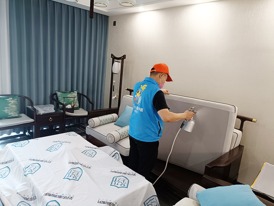 客廳沙發(fā)全方位噴涂治理甲醛 客廳沙發(fā)全方位噴涂治理甲醛
